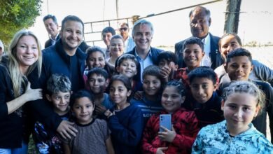 Llaryora entrega llaves de viviendas en Camilo Aldao