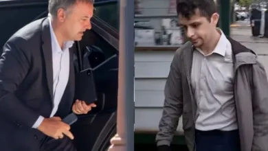 Manuel Adorni en una reunión oficial