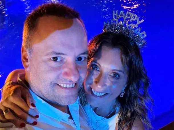 Manuel Adorni y su esposa Bettina Angeletti