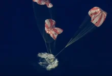 La cápsula Orion ameriza en el Océano Pacífico