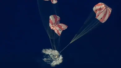 La cápsula Orion ameriza en el Océano Pacífico