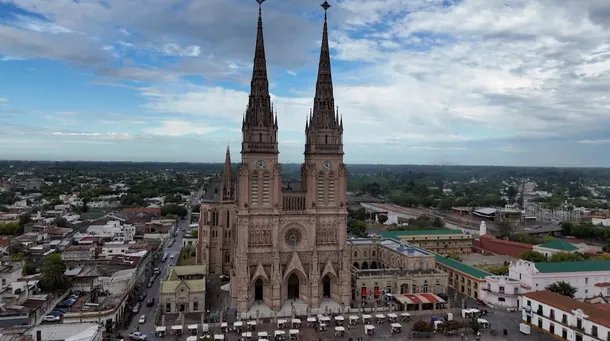 Imágenes del Papa Francisco en la Basílica de Luján