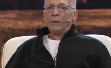 Foto de Gerardo Romano en una producción teatral