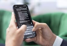 Imagen de ChatGPT y Claude, modelos de inteligencia artificial en competencia