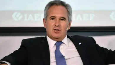 Imagen de un mosaico con el número 1982, realizado por hinchas de River en conmemoración de los 44 años del inicio del Conflicto del Atlántico Sur