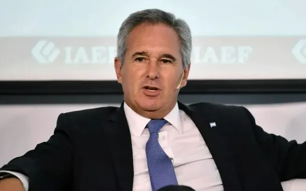 Imagen de un mosaico con el número 1982, realizado por hinchas de River en conmemoración de los 44 años del inicio del Conflicto del Atlántico Sur