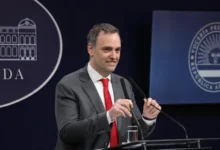 Manuel Adorni y Javier Milei en una reunión de gabinete