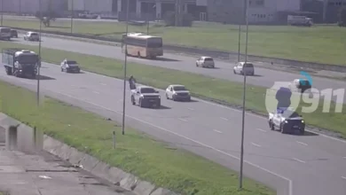 Fuerzas de seguridad escoltan vehículos con órgano para trasplante