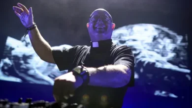 El Cura DJ Guilherme Peixoto en Plaza de Mayo