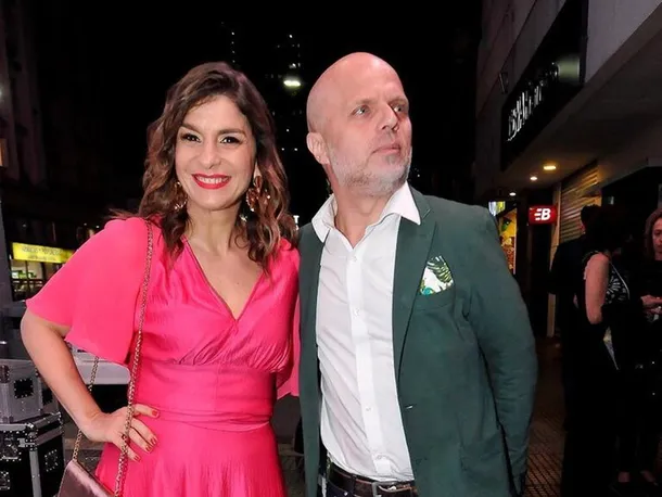 Dalia Gutmann y Sebastián Wainraich sonriendo juntos