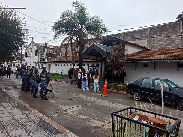 Imágenes del desalojo del boliche Pinar de Rocha