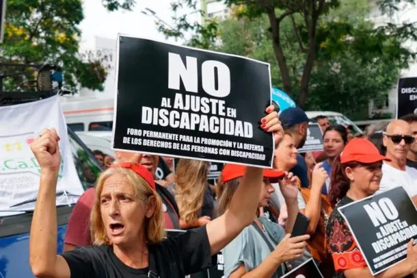 Imagen de una marcha de la comunidad de discapacidad