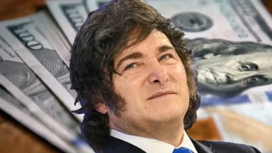 Javier Milei sonriendo