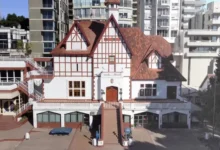 Imagen del Club Regatas de San Nicolás con una pancarta que dice "No a la violencia"