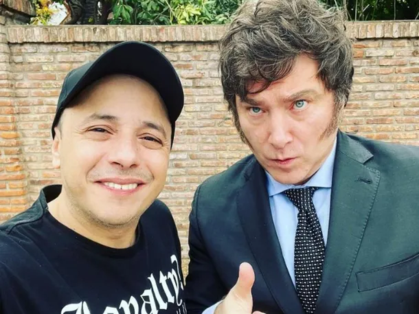 Foto de El Dipy en un escenario de concierto