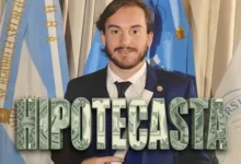 Imagen de un edificio del Banco Nación con una bandera argentina