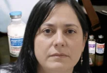 Médica de UTI hablando sobre el propofol