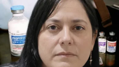 Médica de UTI hablando sobre el propofol