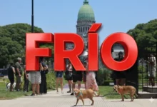 Imagen de un mapa meteorológico que muestra el movimiento de un tormentón glacial hacia el AMBA