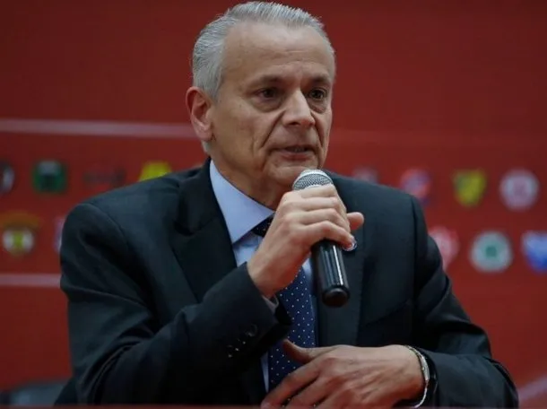Javier Castrilli, exárbitro internacional, durante un partido de fútbol