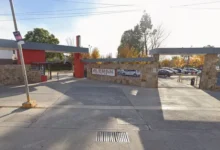 Imagen de una joven con la cara oculta para proteger su identidad