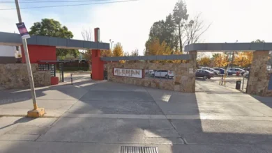 Imagen de una joven con la cara oculta para proteger su identidad