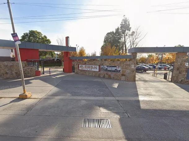 Imagen de una joven con la cara oculta para proteger su identidad