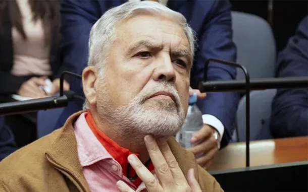 Julio De Vido en una imagen reciente, con una expresión de preocupación y cansancio