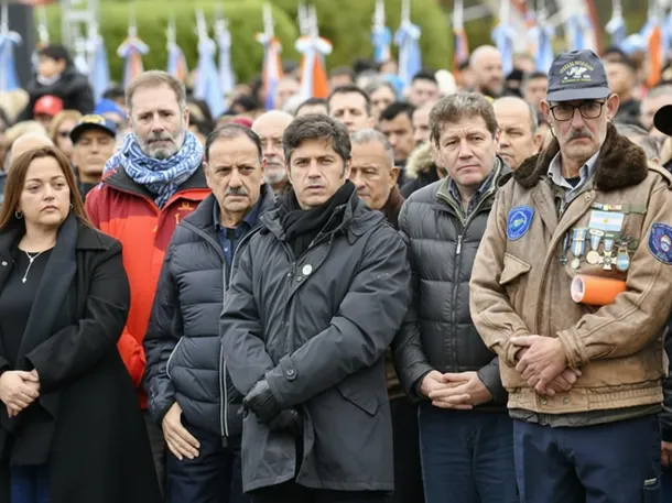 Axel Kicillof en la ceremonia central por el Día del Veterano y de los Caídos en la Guerra de Malvinas