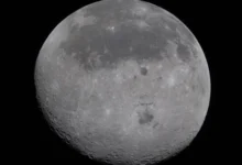 Imágenes de la misión Artemis II sobrevolando el lado oscuro de la Luna