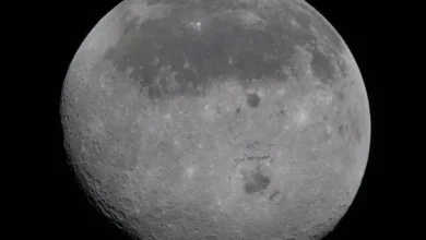 Imágenes de la misión Artemis II sobrevolando el lado oscuro de la Luna