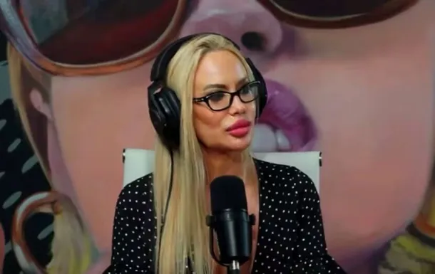 Luciana Salazar en una entrevista hablando sobre su experiencia con el abuso