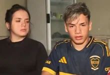 Imagen de un joven herido en el cuello