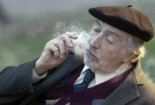 Luis Brandoni con un banderín de River Plate