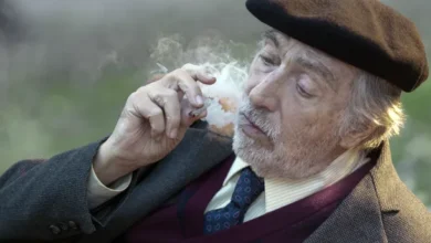 Luis Brandoni con un banderín de River Plate