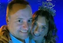 Manuel Adorni y su familia en un viaje