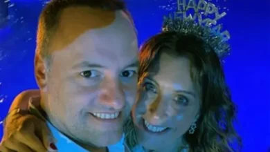 Manuel Adorni y su familia en un viaje