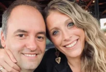 Manuel Adorni y Bettina Angeletti en una imagen oficial