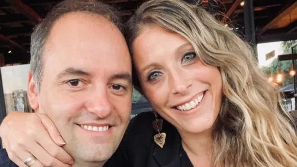 Manuel Adorni y Bettina Angeletti en una imagen oficial