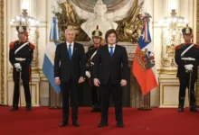 Javier Milei y José Antonio Kast se abrazan en la Casa Rosada
