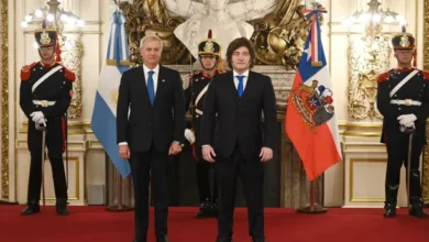 Javier Milei y José Antonio Kast se abrazan en la Casa Rosada