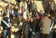 La bandera de Israel ondea en el Monumento a la Bandera de Rosario