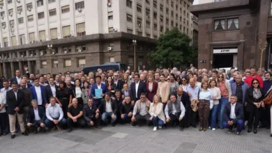 Intendentes marchando hacia el Ministerio de Economía