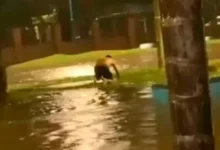 Imagen de una calle inundada en Tucumán