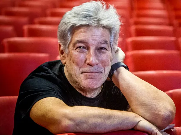 Pachu Peña y Paula Paparella sonríen juntos en una foto