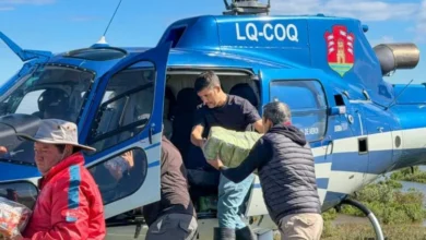 Helicóptero sobrevolando la zona afectada por la crecida del río Dulce