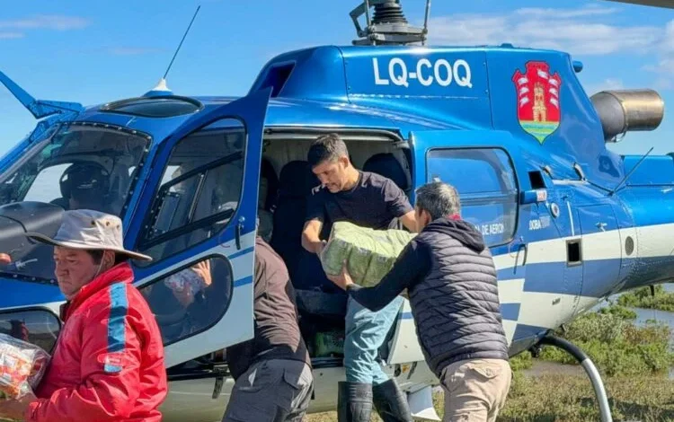 Helicóptero sobrevolando la zona afectada por la crecida del río Dulce
