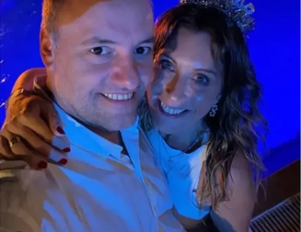 Manuel Adorni y su familia en un viaje a Aruba