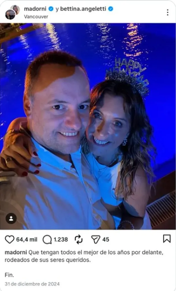 Manuel Adorni y su familia en un viaje a Aruba