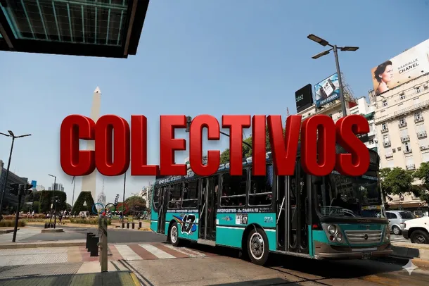 Imagen de un colectivo en la calle con un letrero que dice 'Paro de colectivos'